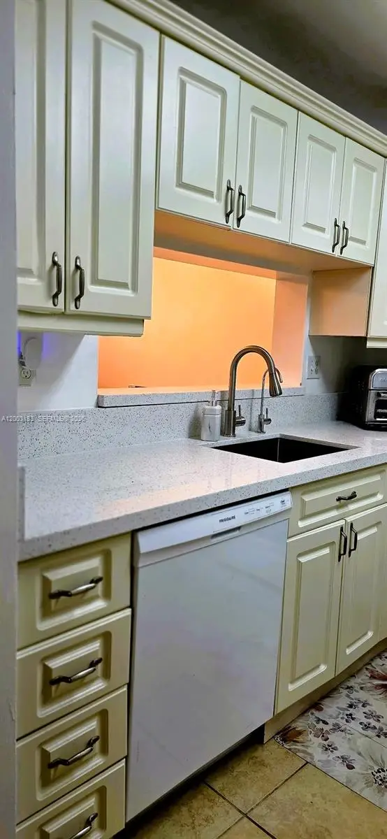 10835 SW 112th Ave #106, Miami, FL 33176