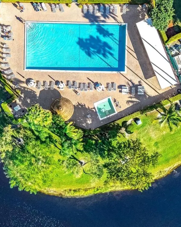 2312 S Cypress Bend Dr #107, Pompano Beach, FL 33069