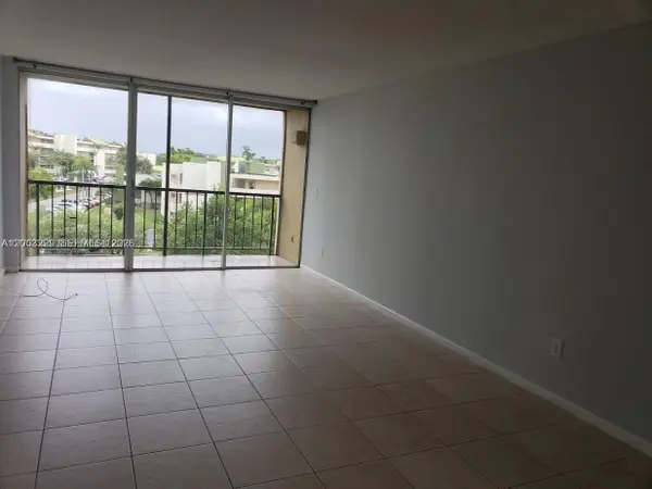 8840 Fontainebleau Blvd #402, Miami, FL 33172