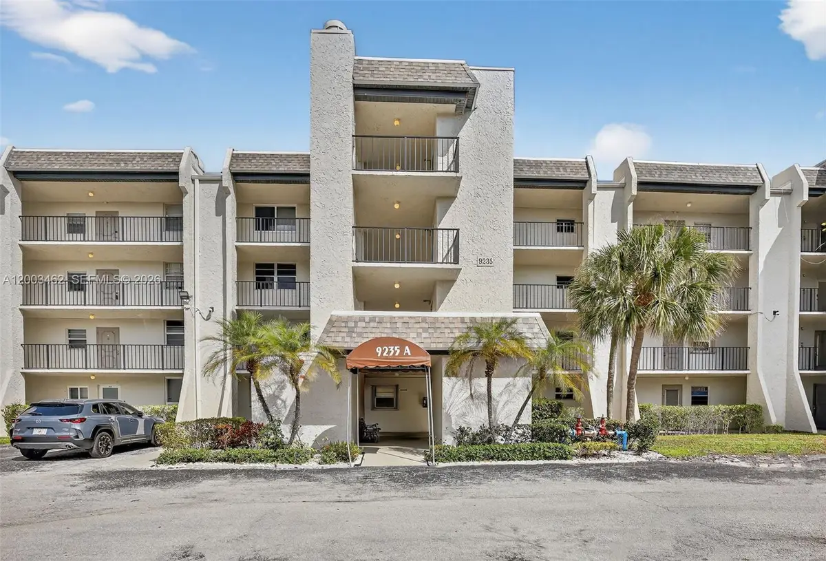 9235 Lagoon Pl #404, Davie, FL 33324 - #1