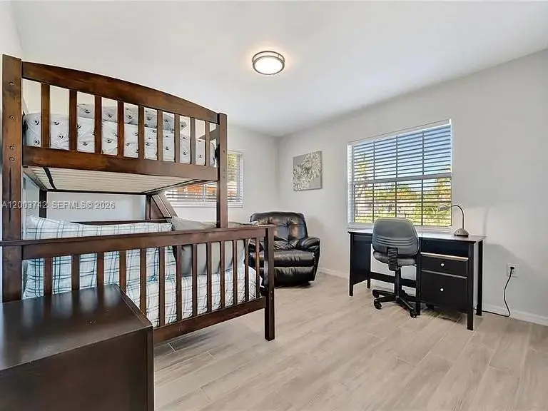 2916 Woodcrest Dr, Sarasota, FL 34239 - #2
