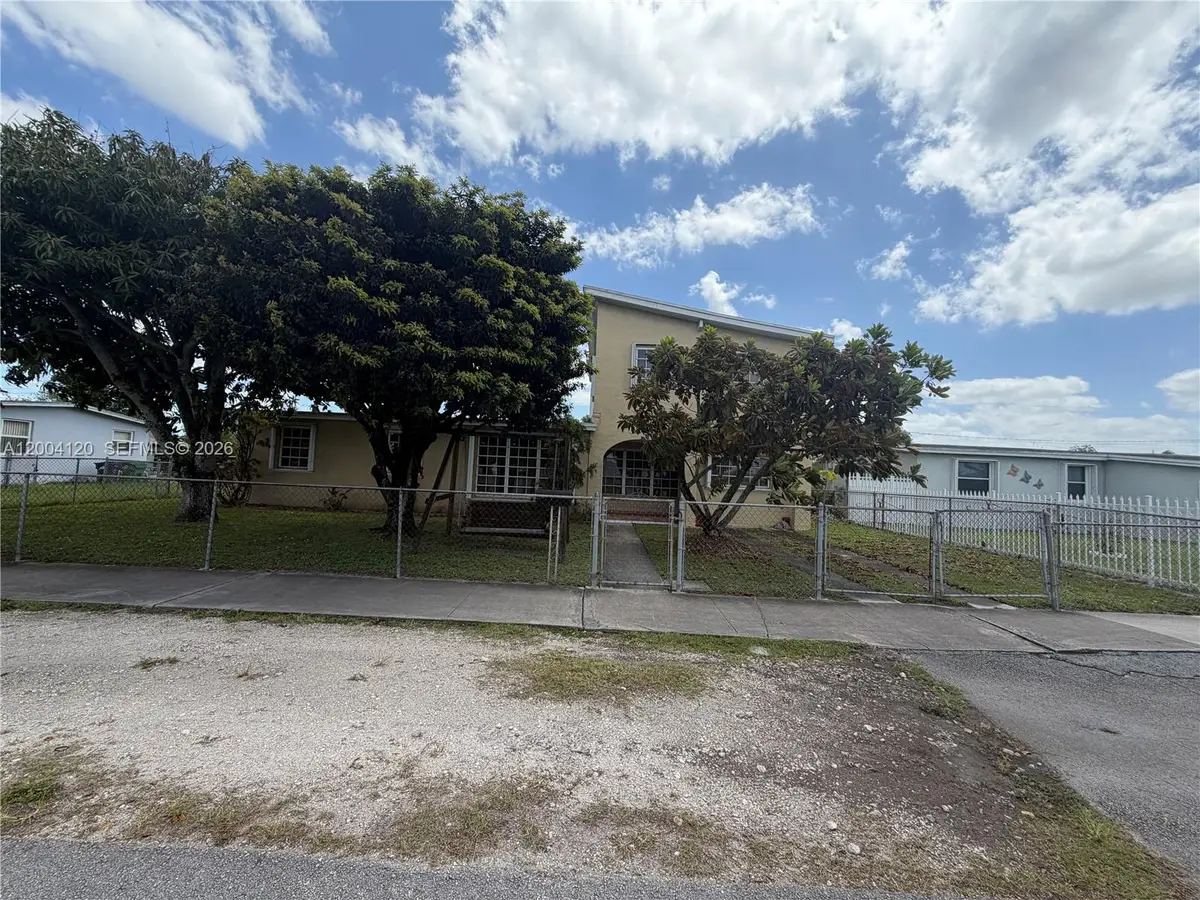 10910 SW 40th St, Miami, FL 33165 - #1