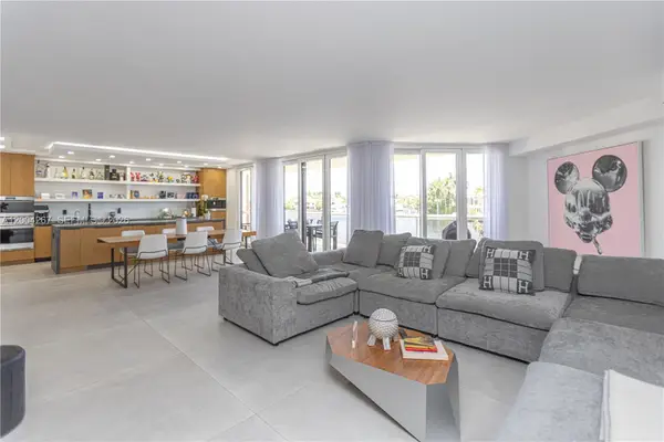 20191 E Country Club Dr #TH9, Aventura, FL 33180