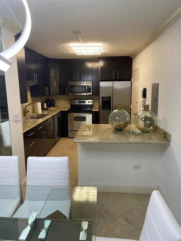 5555 Collins Ave #7Z, Miami Beach, FL 33140