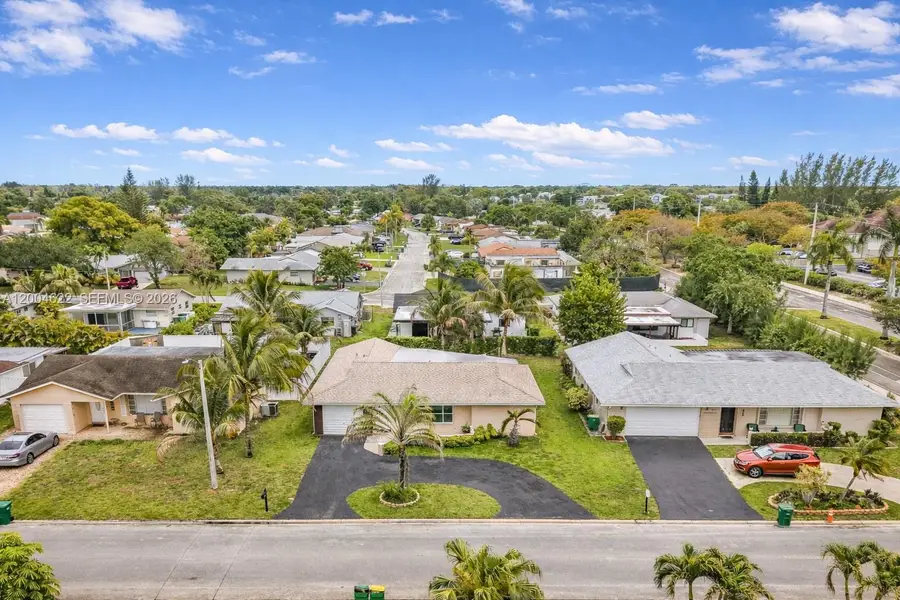 8102 NW 96th Ter, Tamarac, FL 33321 - #2