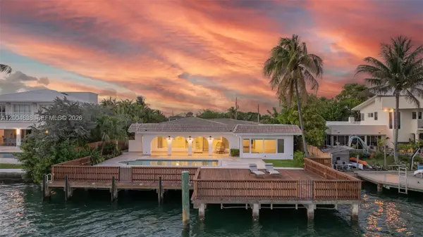1690 Daytonia Rd, Miami Beach, FL 33141