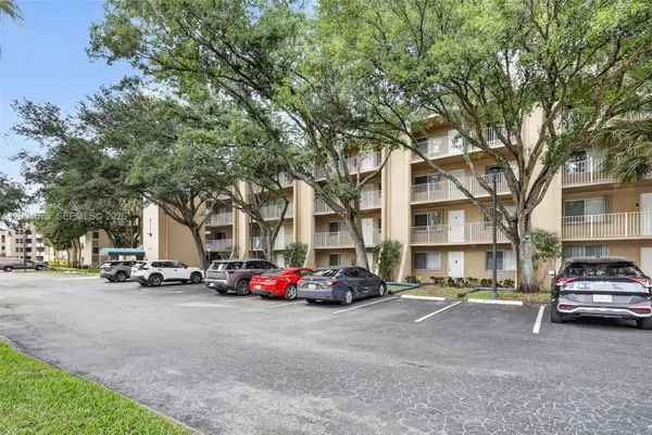 9470 Tangerine Pl #105, Davie, FL 33324