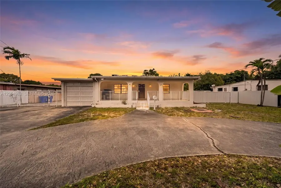 3061 NW 14th St, Miami, FL 33125 - #2