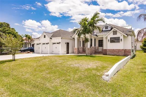 11240 NW 23rd St, Plantation, FL 33323