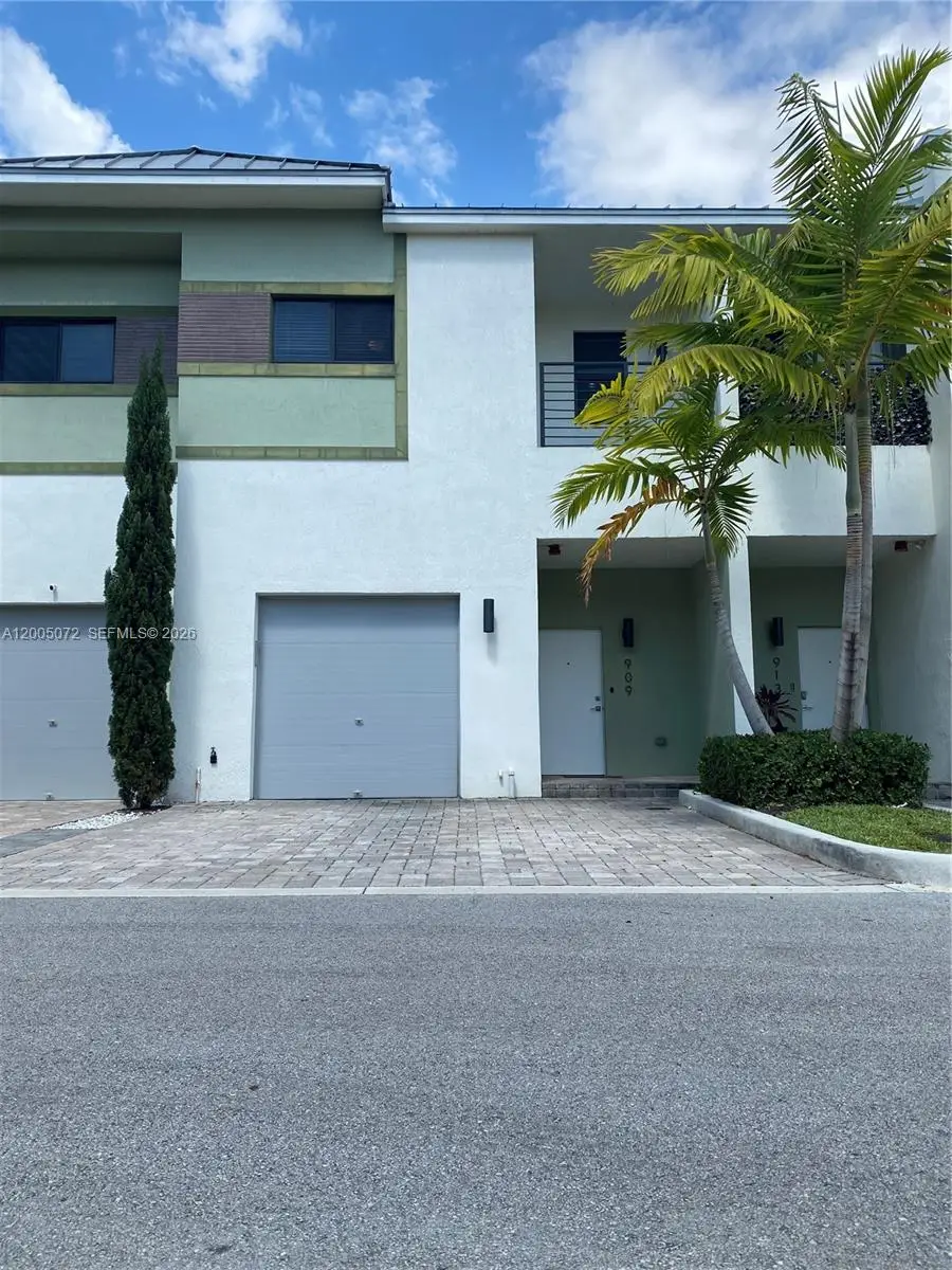 909 NW 45th Ter, Plantation, FL 33317 - #1