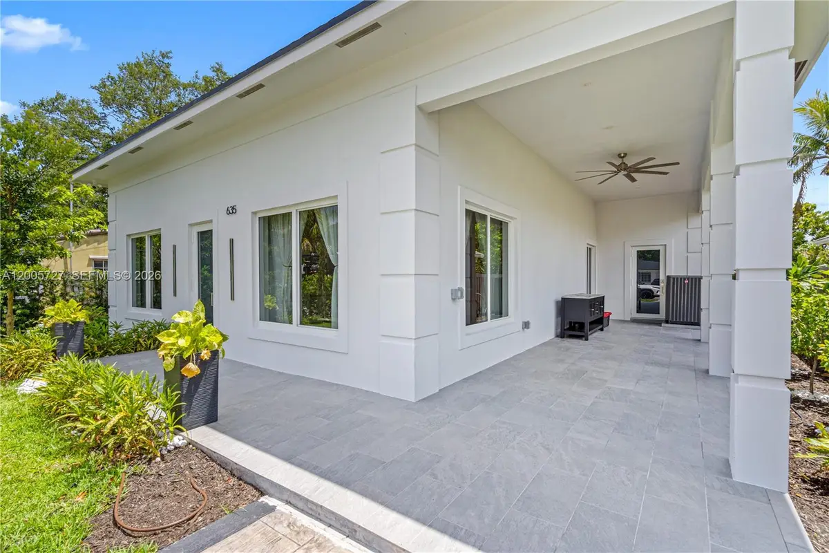 635 SW 9th St, Hallandale Beach, FL 33009 - #1