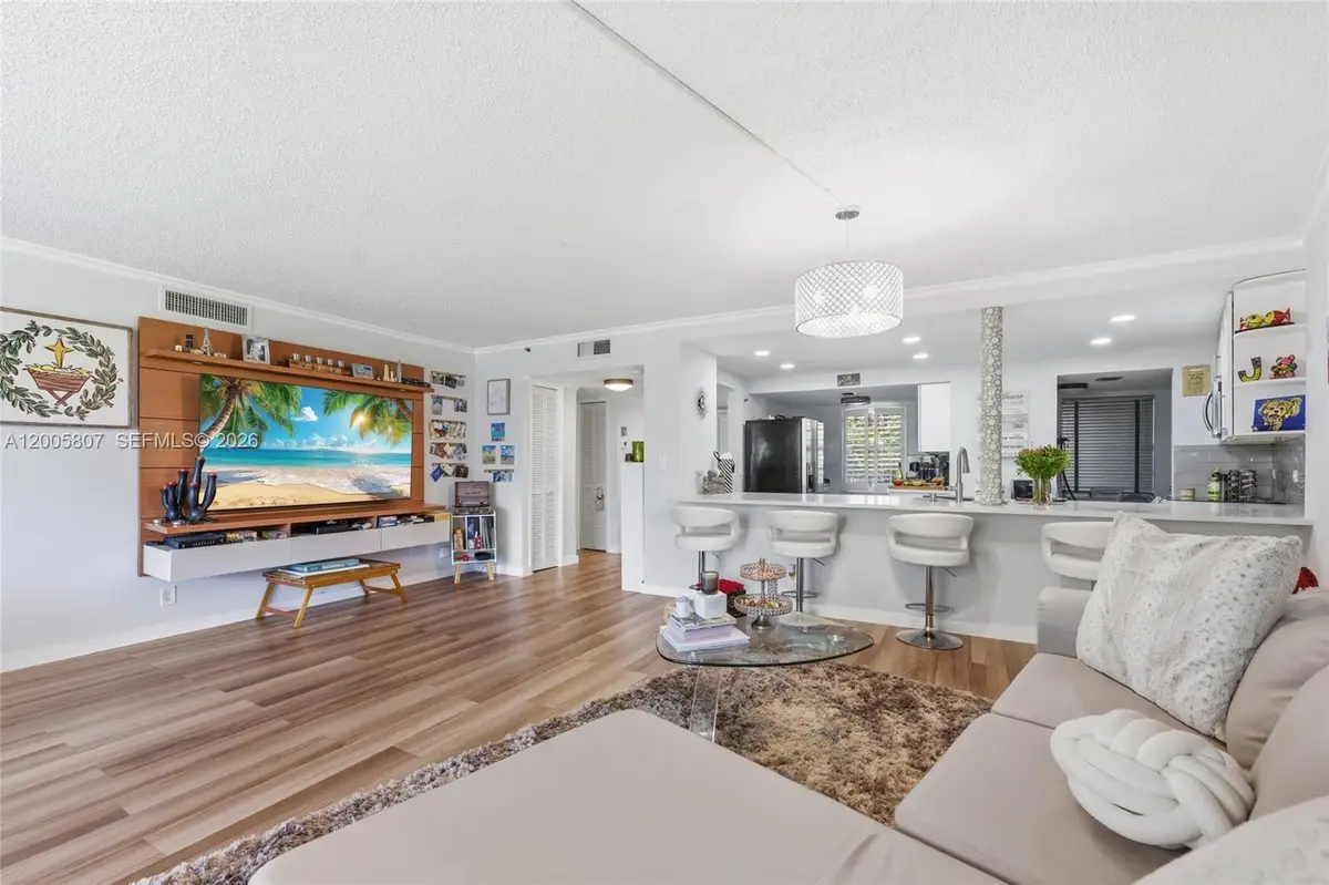 625 Oaks Dr #304, Pompano Beach, FL 33069 - #1