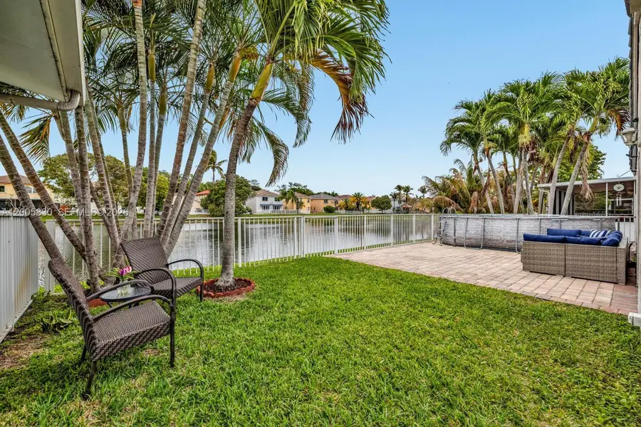 5861 S Sable Cir, Margate, FL 33063 - #2