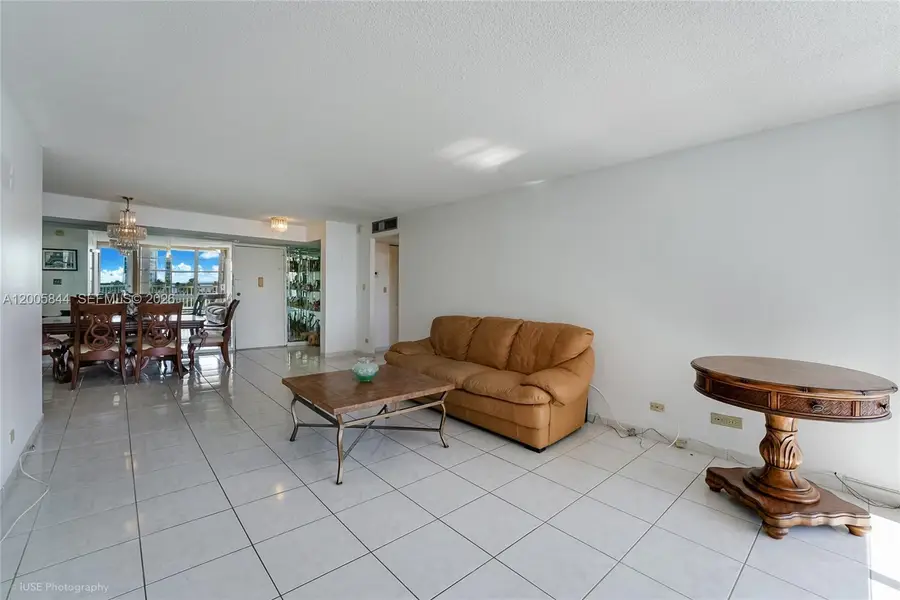 231 174th St #617, Sunny Isles Beach, FL 33160 - #3