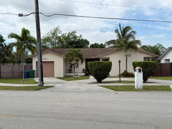9300 SW 164th St, Palmetto Bay, FL 33157