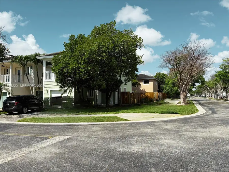 390 NE 35th Ave, Homestead, FL 33033 - #2