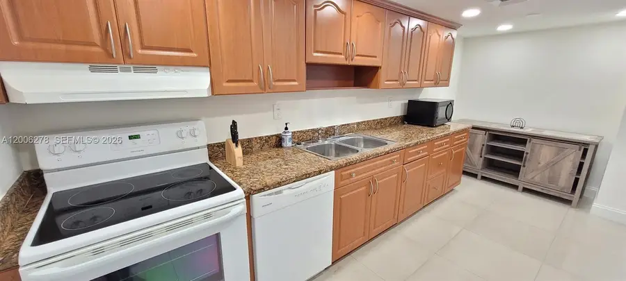 18011 Biscayne Blvd #402, Aventura, FL 33160 - #3