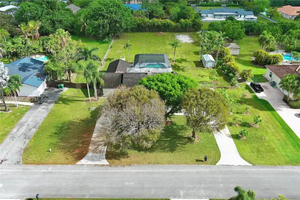 15941 SW 252nd St, Homestead, FL 33031