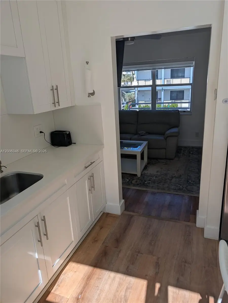 326 Wilson St #201, Hollywood, FL 33019 - #3