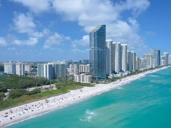 100 Bayview Dr #216, Sunny Isles Beach, FL 33160