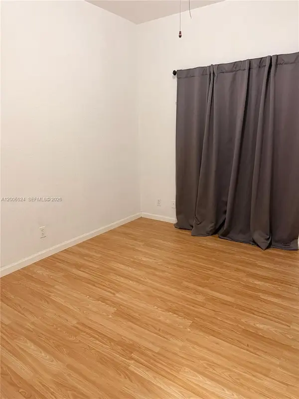 9040 NW 54th St, Sunrise, FL 33351