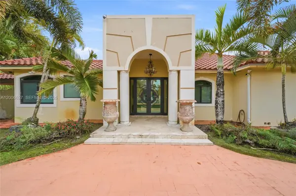9898 NW 133rd St, Hialeah Gardens, FL 33018