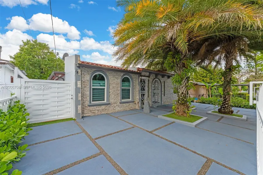 1870 NW 32nd Ave, Miami, FL 33125 - #2