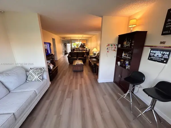9801 Sunrise Lakes Blvd #208, Sunrise, FL 33322