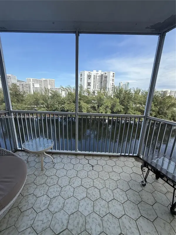 300 Diplomat Pkwy #712, Hallandale Beach, FL 33009