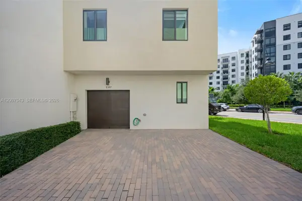 8387 NW 43rd St, Doral, FL 33166