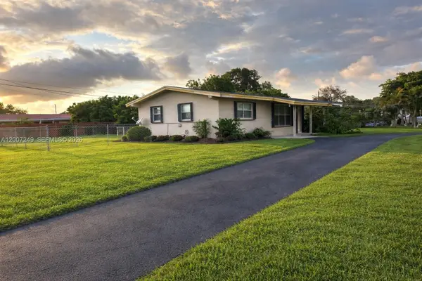 2724 Acapulco Dr, Miramar, FL 33023