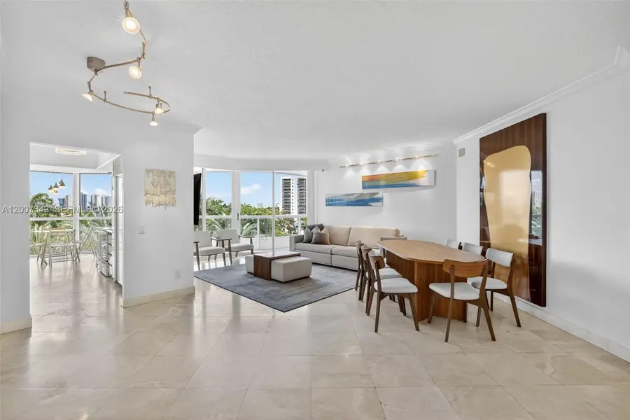 21205 Yacht Club Dr #605, Aventura, FL 33180 - #2