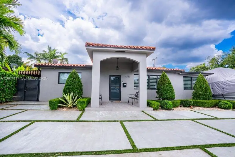 4210 W 6th Ave, Hialeah, FL 33012 - #2