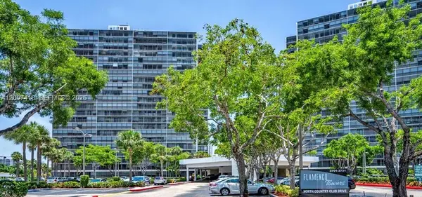 3701 N Country Club Dr #607, Aventura, FL 33180