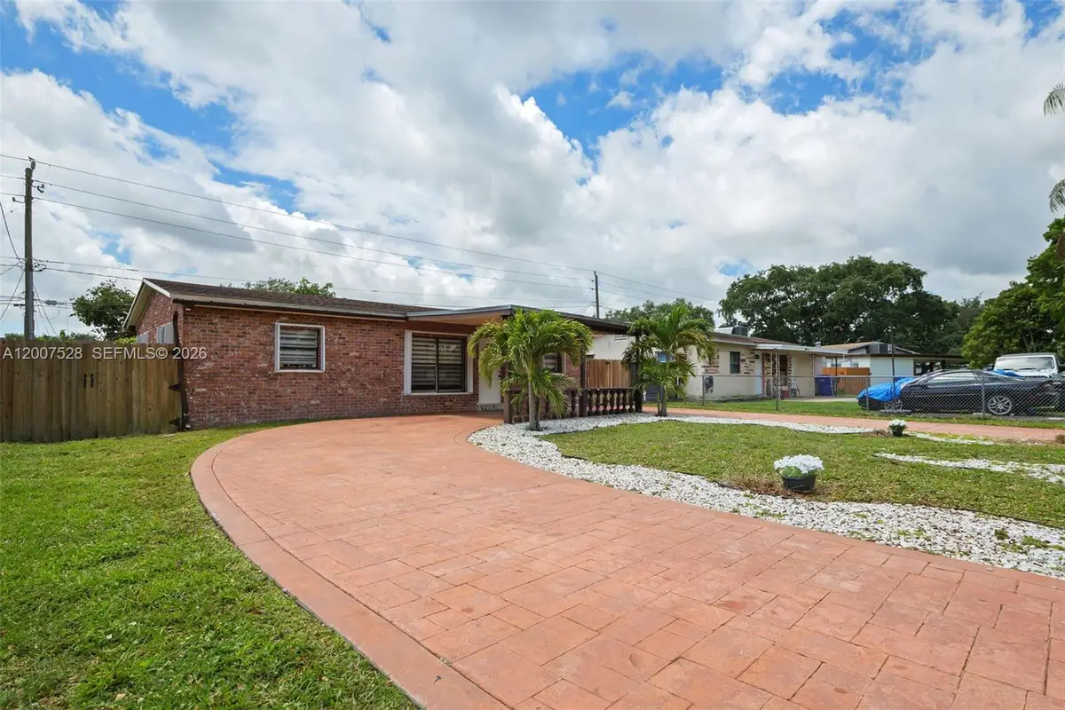 6870 Thomas St, Hollywood, FL 33024 - #1