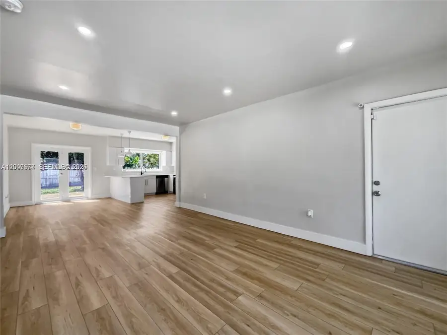 524 NE 160th St, Miami, FL 33162 - #3