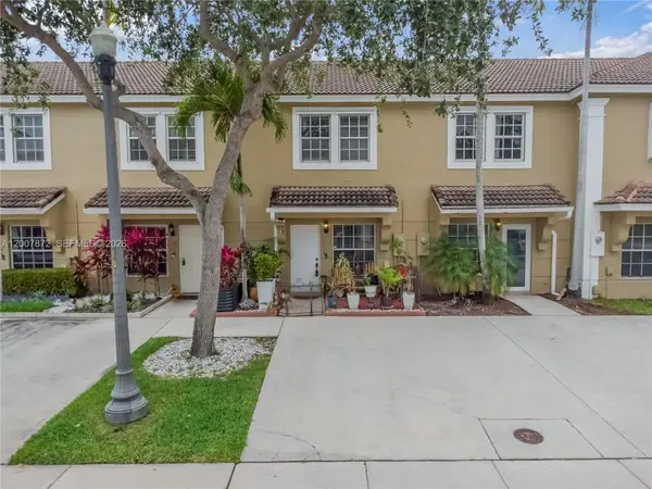 716 SW 122nd Ave, Pembroke Pines, FL 33025