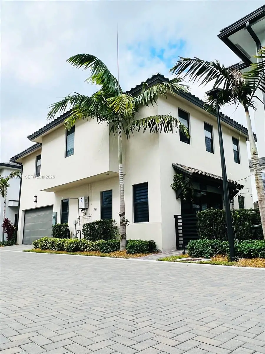 8253 NW 47th Ln, Doral, FL 33166 - #1