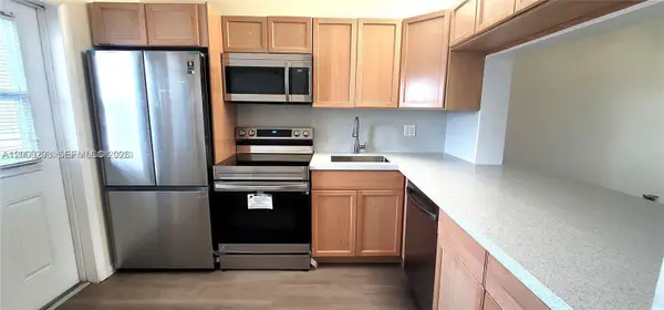 2200 Park Ln #302, Hollywood, FL 33021