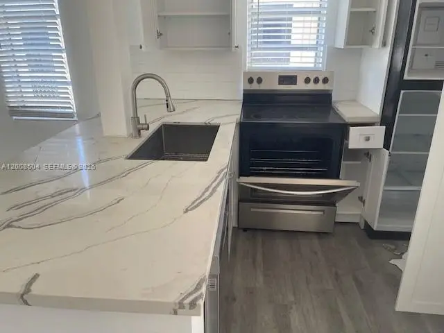 410 NW 9th St, Hallandale Beach, FL 33009 - #3