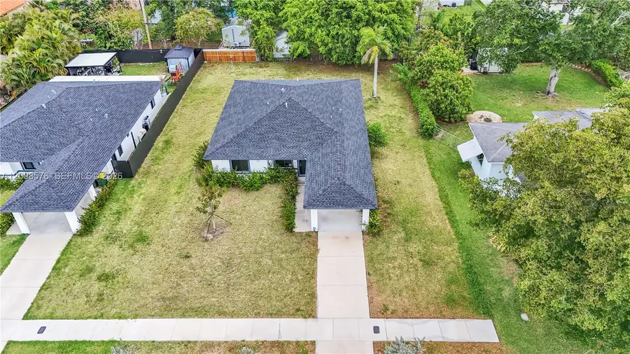 152 NW 18 St, Homestead, FL 33030 - #2