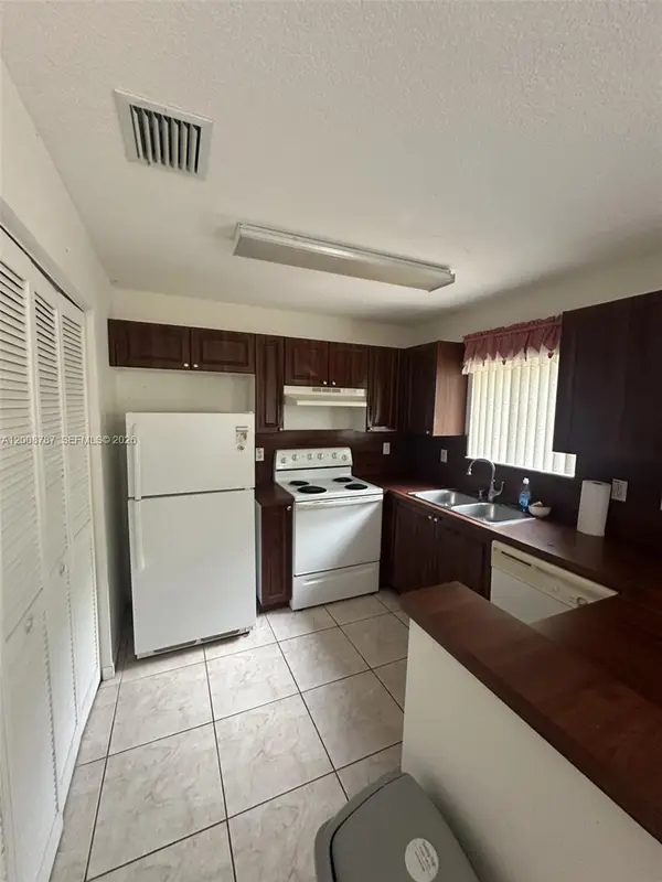 7125 NW 173rd Dr #2401, Hialeah, FL 33015