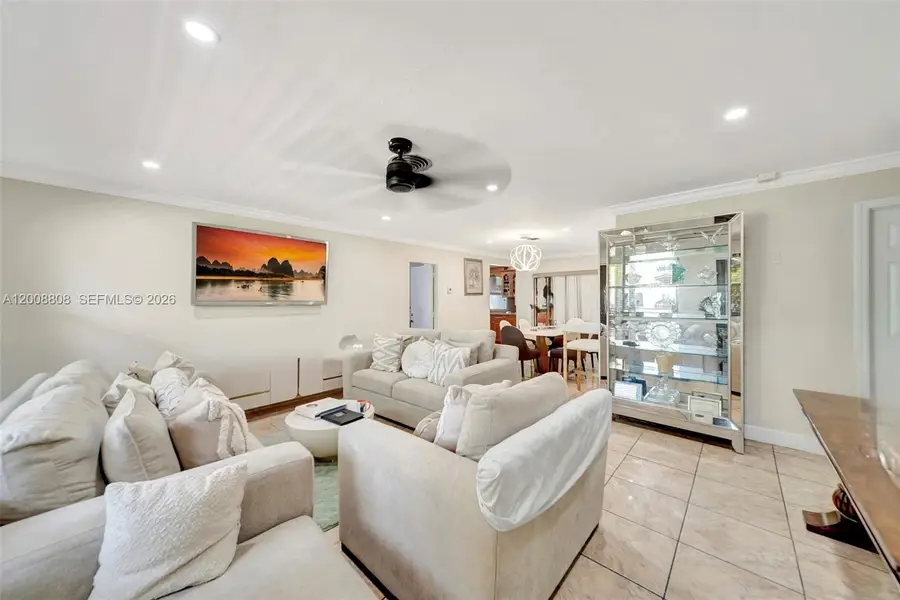 565 NE 160th St, Miami, FL 33162 - #2