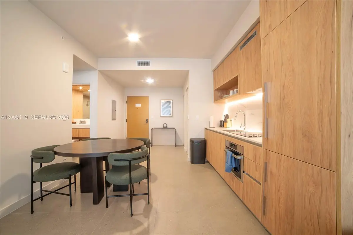 11 NE 6th #1104, Miami, FL 33132 - #1