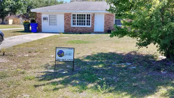 3057 Lake June Blvd.`, Lake Placid, FL 33852