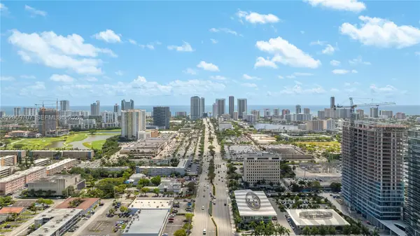 906 NE 5th St, Hallandale Beach, FL 33009