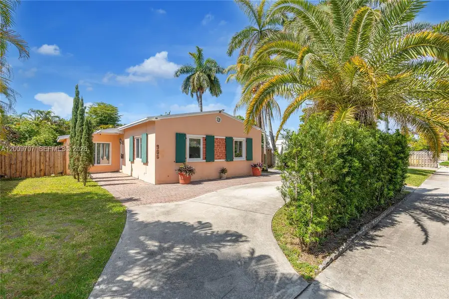 906 NE 5th St, Hallandale Beach, FL 33009 - #2