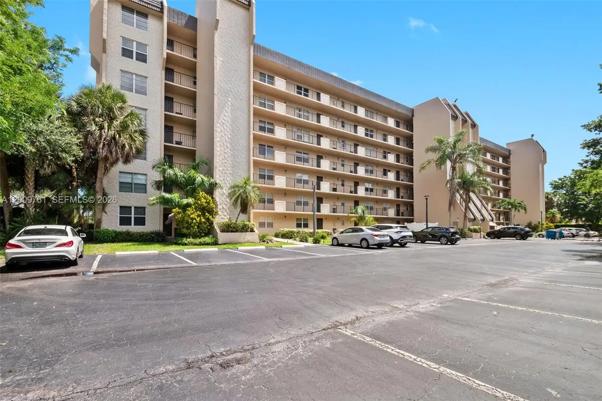 3300 W Rolling Hills Cir #510, Davie, FL 33328 - #1
