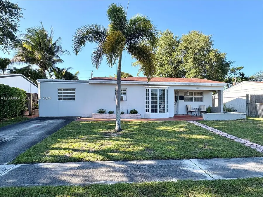 6861 Freedom St, Hollywood, FL 33024 - #2