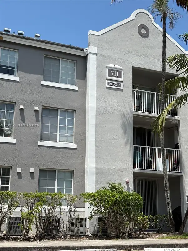 711 SW 111th Way #202, Pembroke Pines, FL 33025